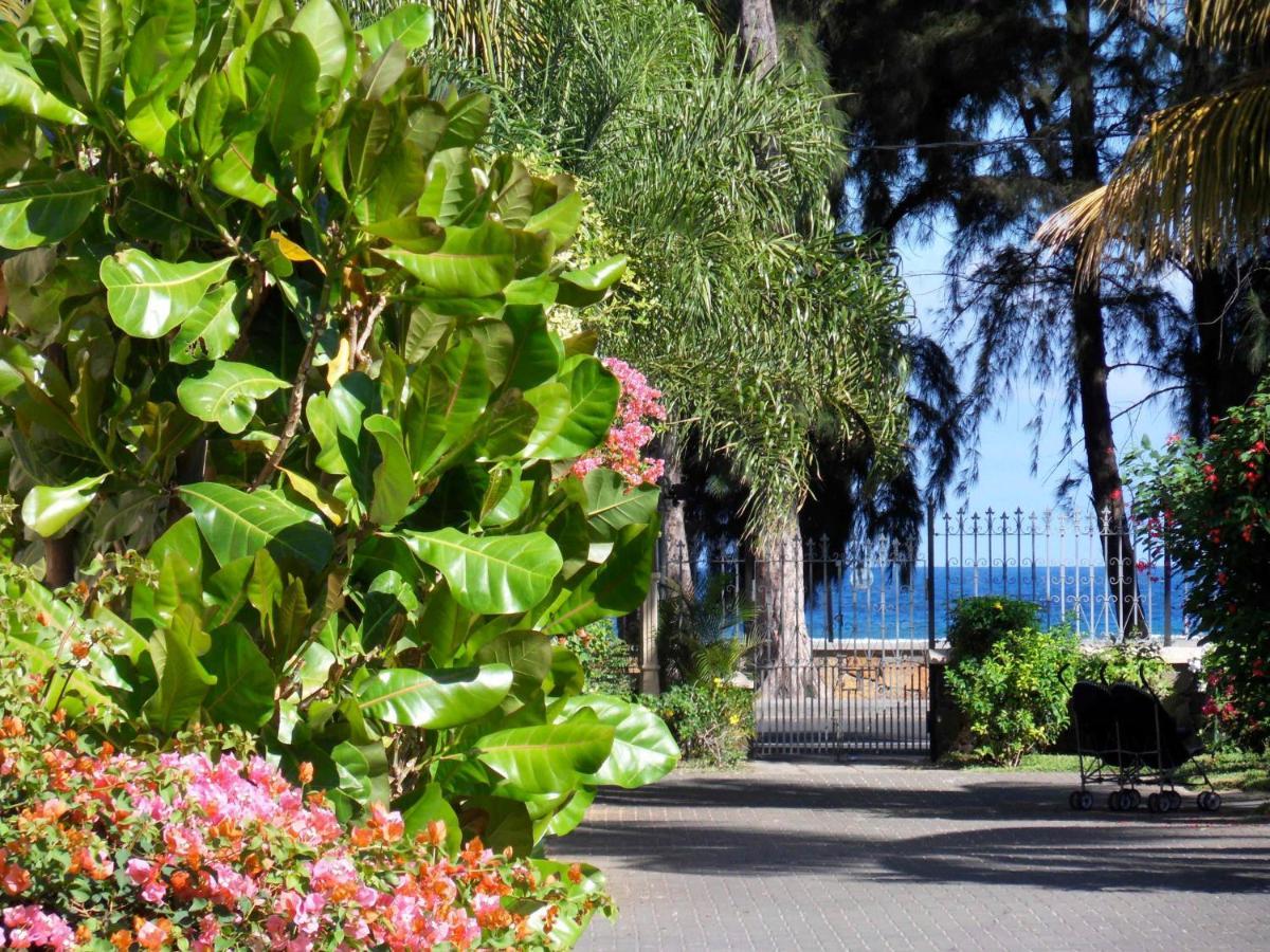 Le Frangipanier - Beachfront Villa in a beautiful&secured complex Flic-en-Flacq Exterior foto